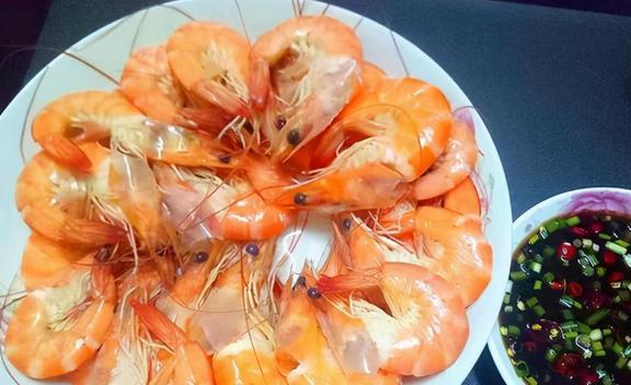 水煮虾鲜嫩无腥味的秘诀 牢记3种加点“它”
