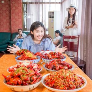 虾匠小龙虾 舌尖上的红韵传奇与视觉盛宴